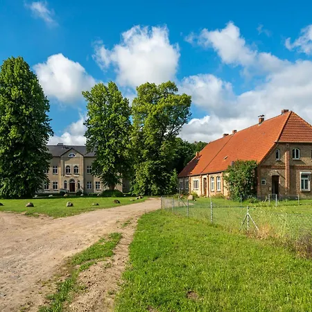 Holiday home Gutshaus Am Lindenplatz Laase