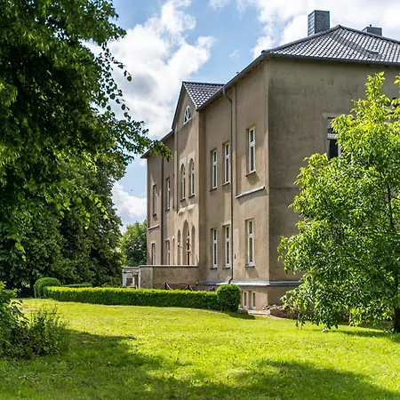 Gutshaus Am Lindenplatz Holiday home Laase