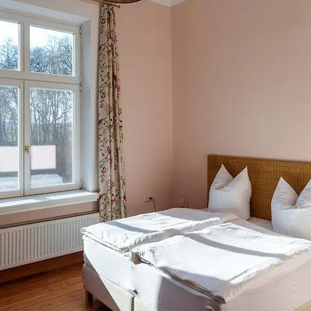 Gutshaus Am Lindenplatz Holiday home Laase