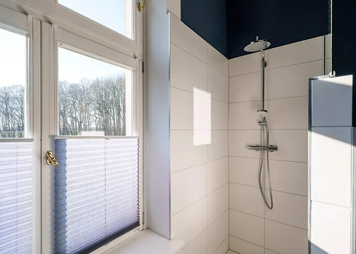 Manor Lakeside Escape * Laase