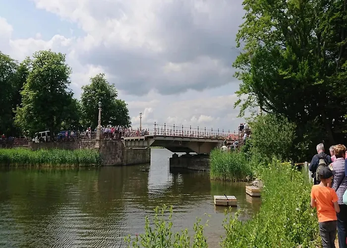 Manor Lakeside Escape * Laase